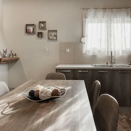 Carlo House Vivári