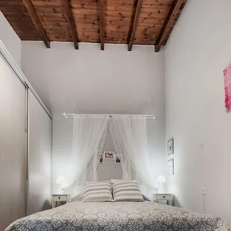 Carlo House Вилла Вивари